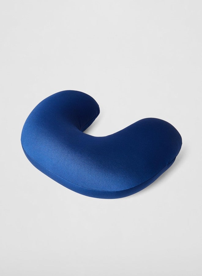 سامسونايت وسادة سفر/وسادة رقبة مريحة 3 في 1 من سامسونايت مصنوعة من البوليستر، مزودة بخرز دقيق، مناسبة للسفر بالطائرة للرجال والنساء، لون أزرق داكن - Image 2